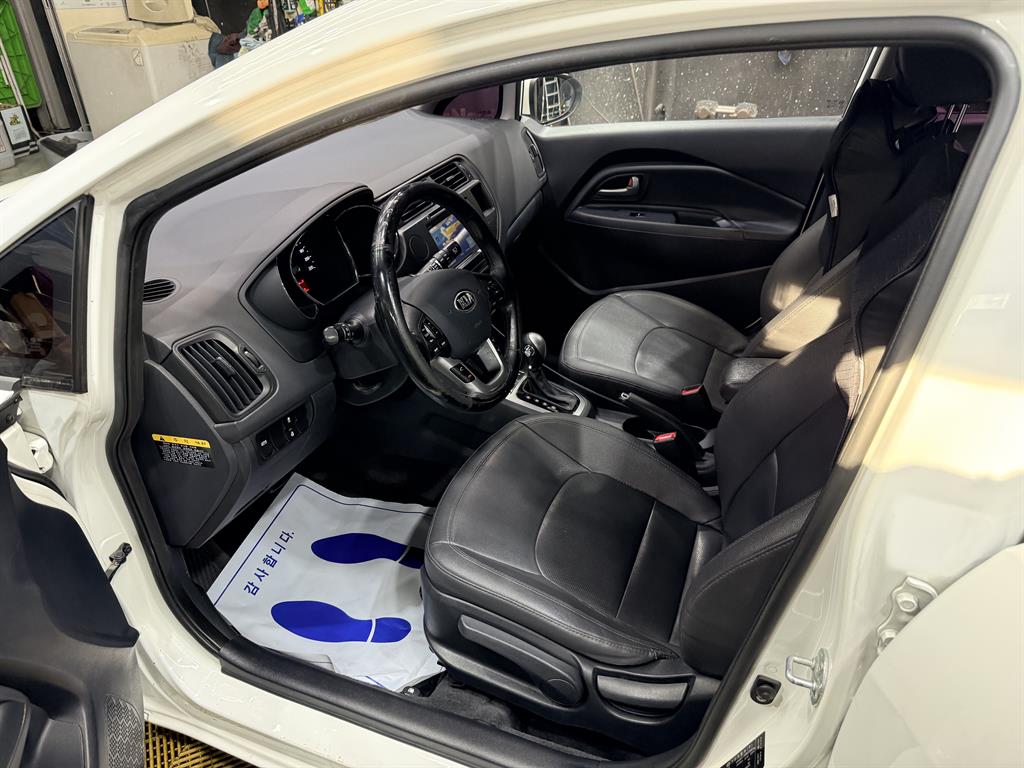 KIA Pride - Vista 7