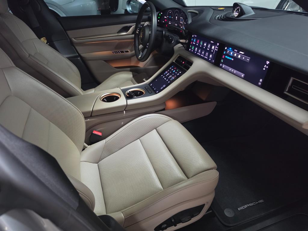 Porsche Taycan - Vista 12