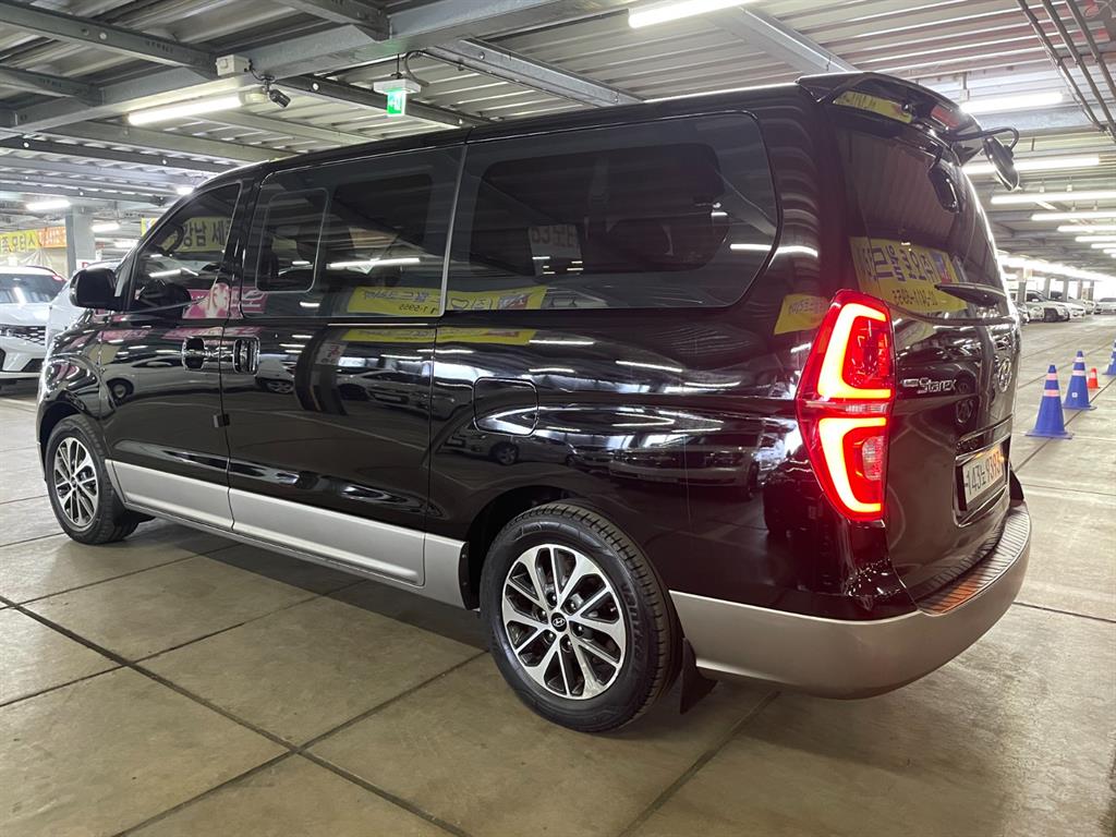 HYUNDAI Starex - Vista 4