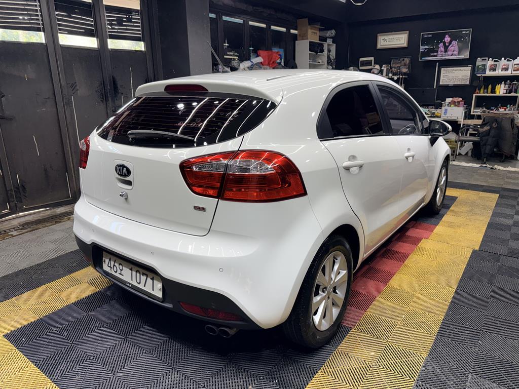 KIA Pride - Vista 4