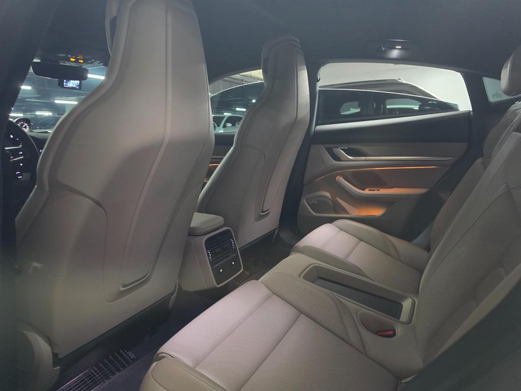 Porsche Taycan - Vista 9