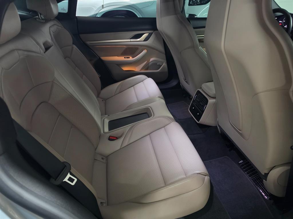 Porsche Taycan - Vista 10