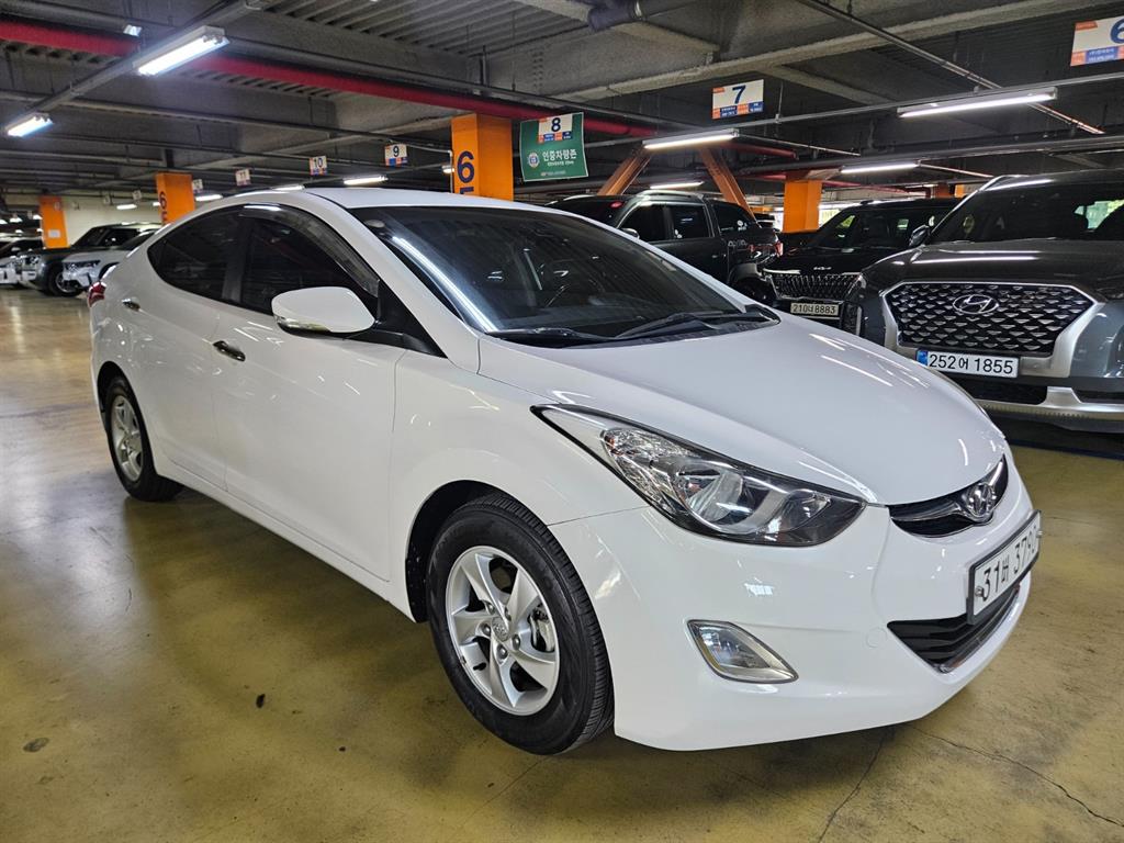 HYUNDAI Avante - Vista 3