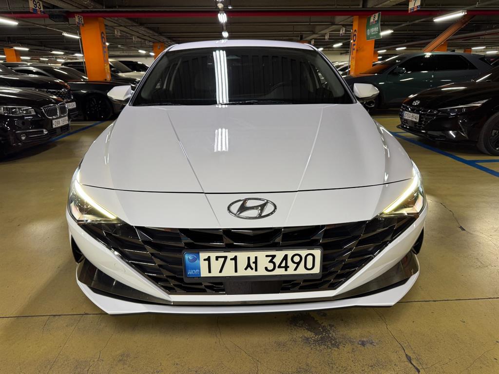 HYUNDAI Avante - Vista 2