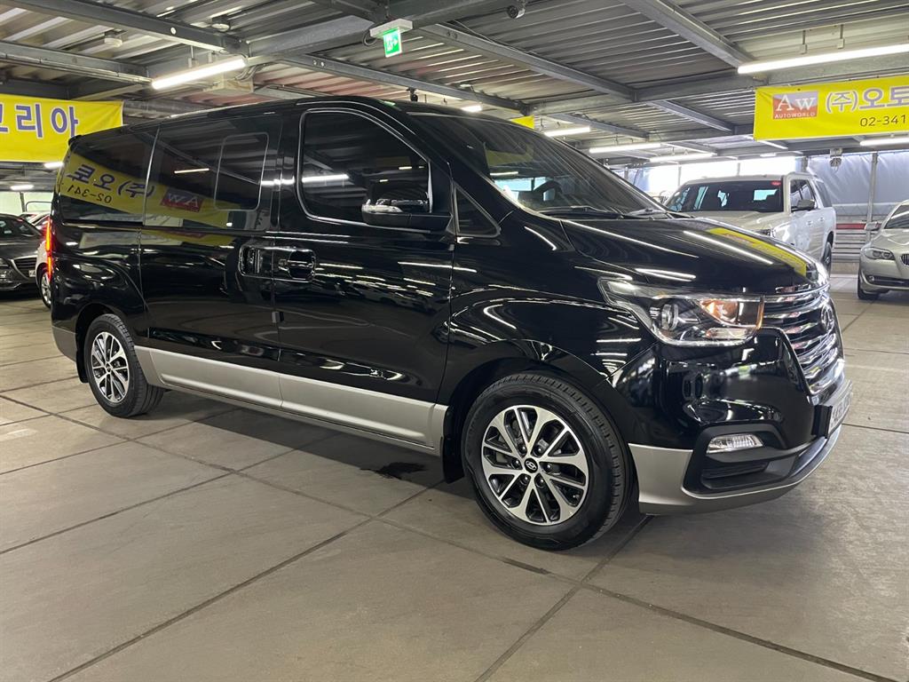 HYUNDAI Starex - Vista 2