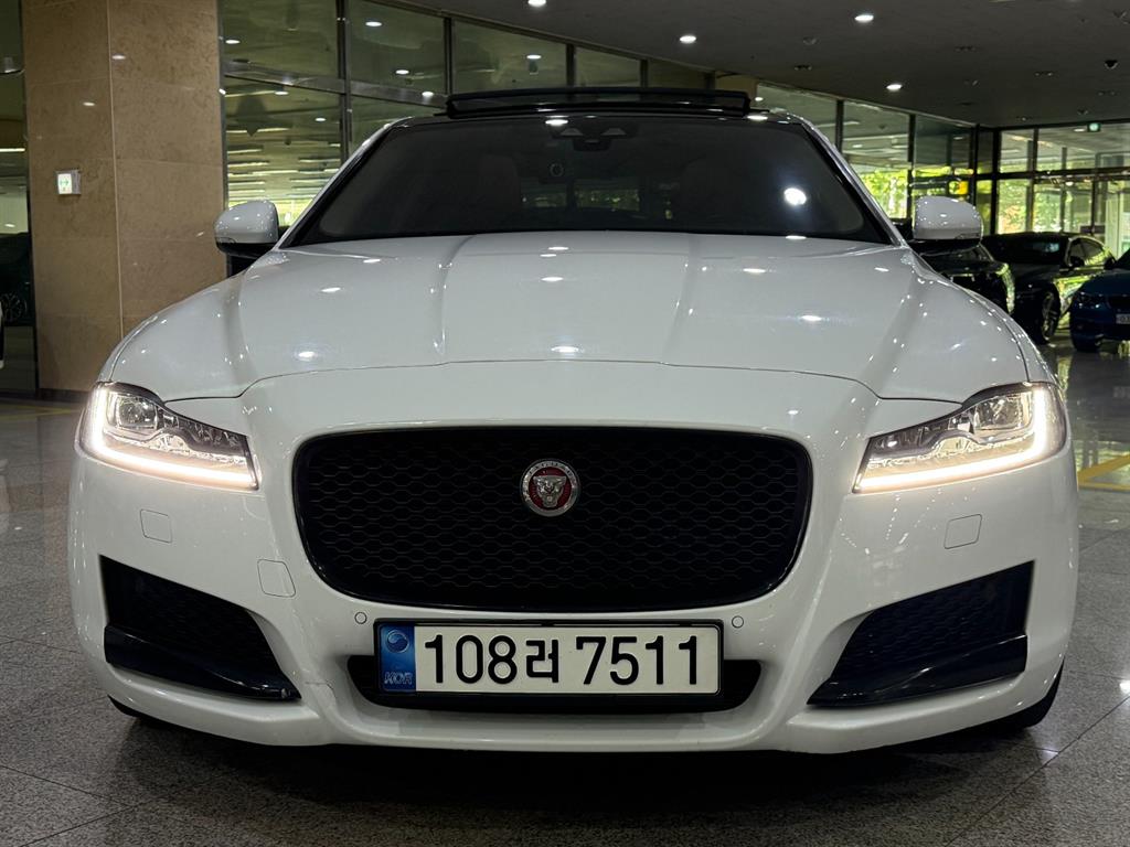 Jaguar XF - Vista 2