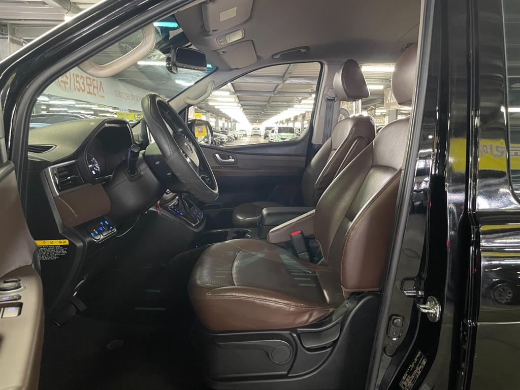 HYUNDAI Starex - Vista 6