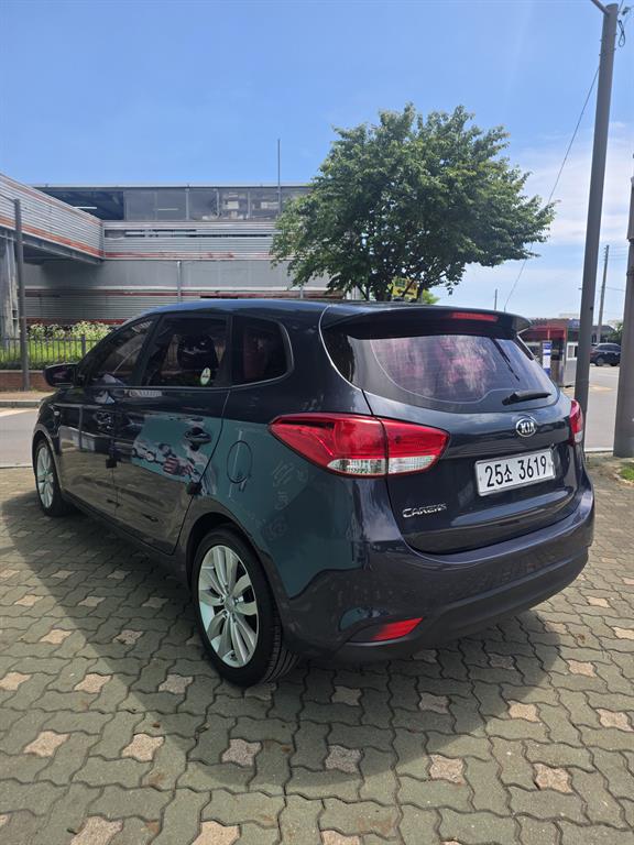 KIA Carens - Vista 3
