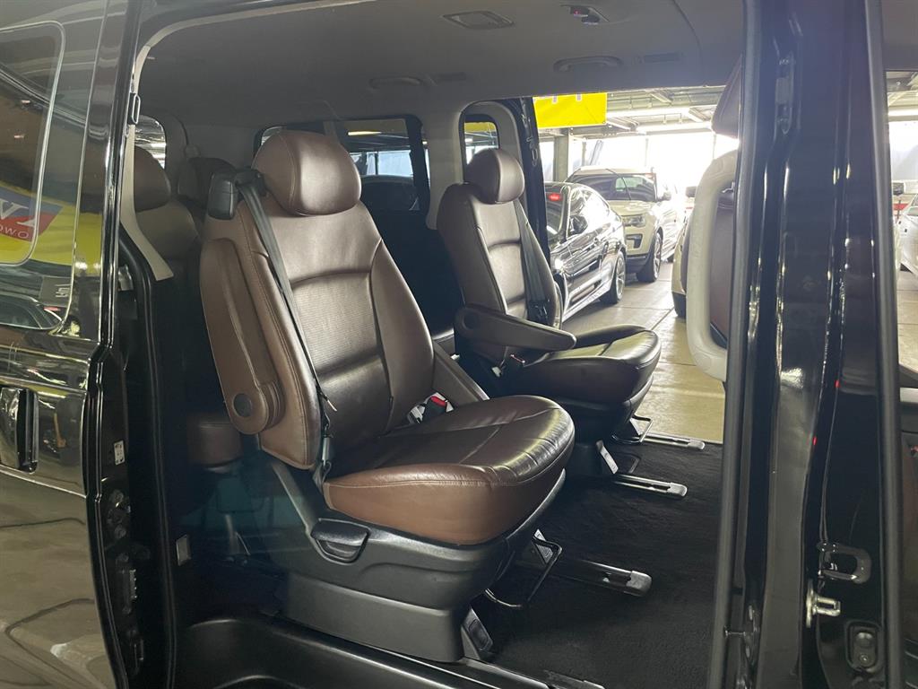 HYUNDAI Starex - Vista 8