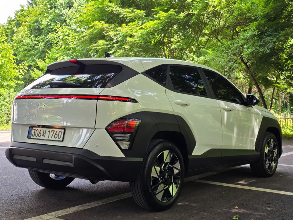 HYUNDAI Kona - Vista 4