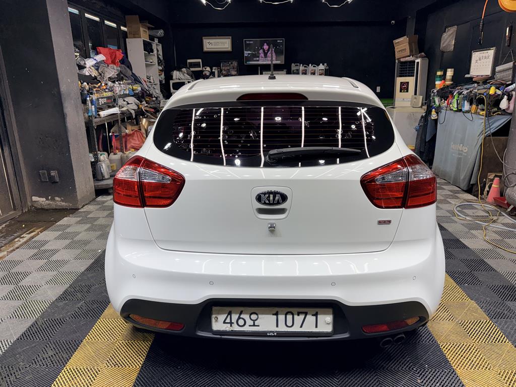 KIA Pride - Vista 2