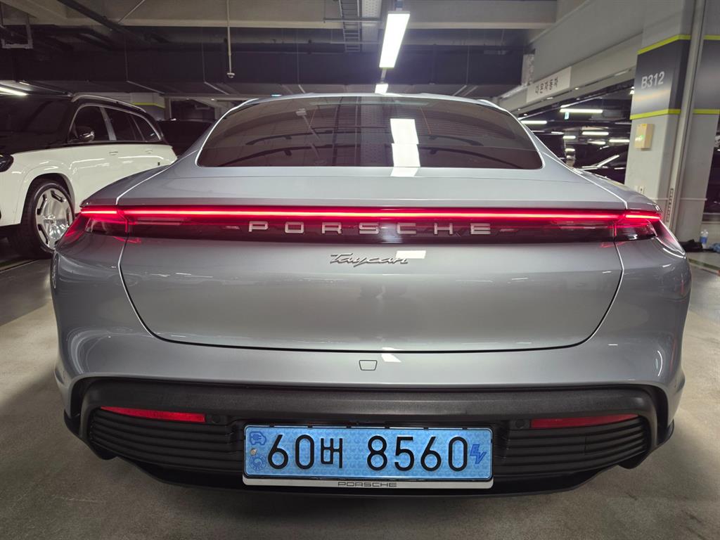 Porsche Taycan - Vista 6