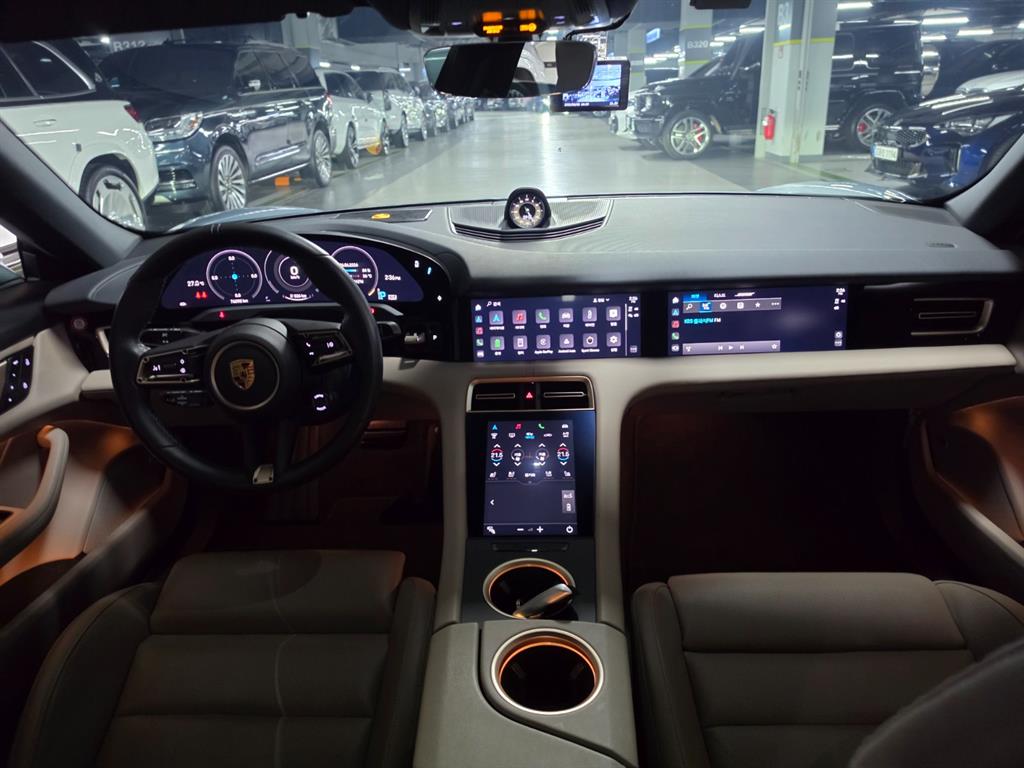 Porsche Taycan - Vista 11