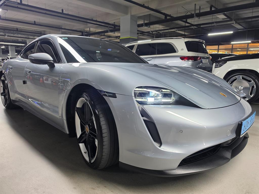 Porsche Taycan - Vista 4