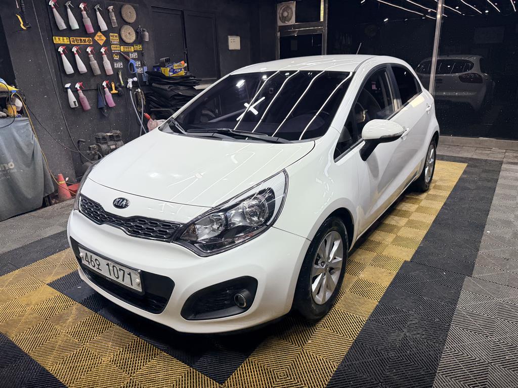KIA Pride - Vista 3