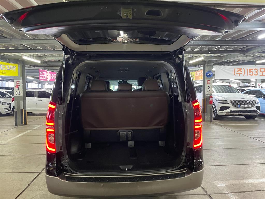 HYUNDAI Starex - Vista 5