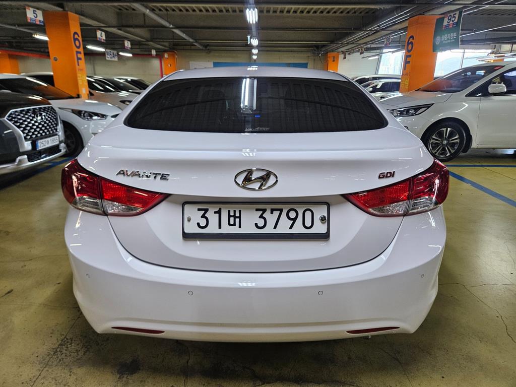 HYUNDAI Avante - Vista 4