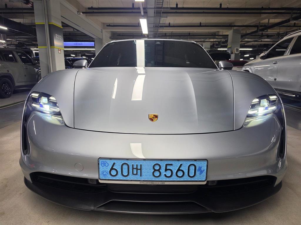 Porsche Taycan - Vista 5