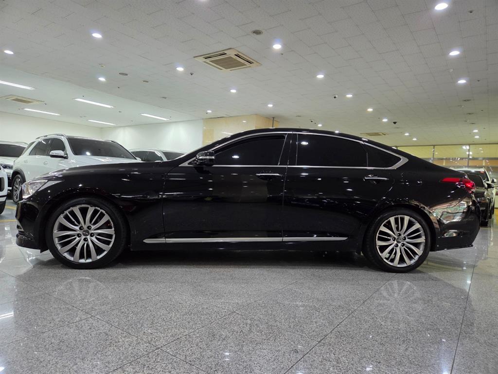 HYUNDAI Genesis - Vista 3