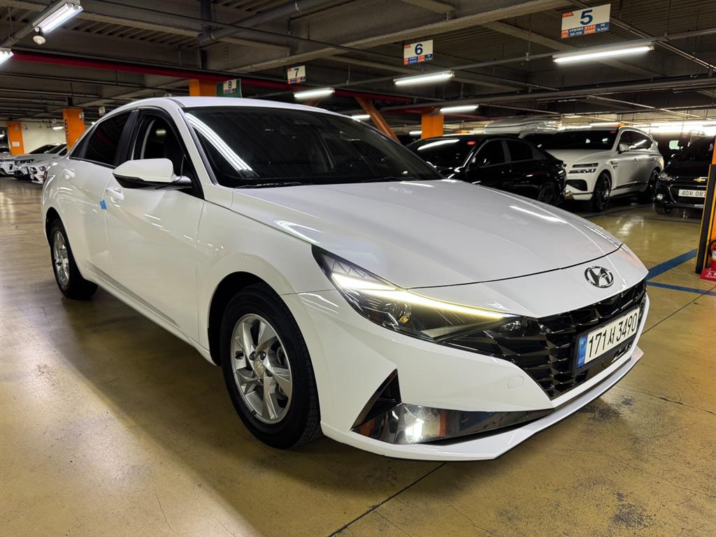 HYUNDAI Avante - Vista 3