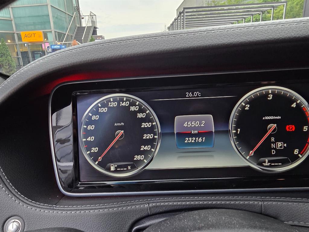 Mercedes Benz S Class - Vista 9