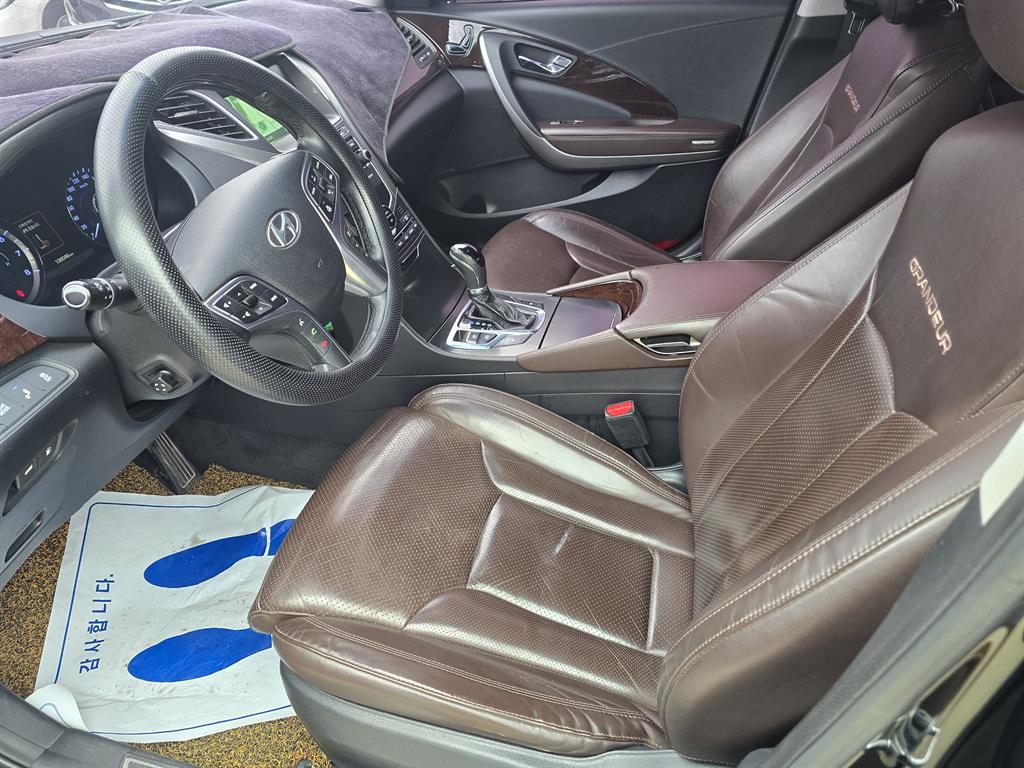 HYUNDAI Grandeur - Vista 7