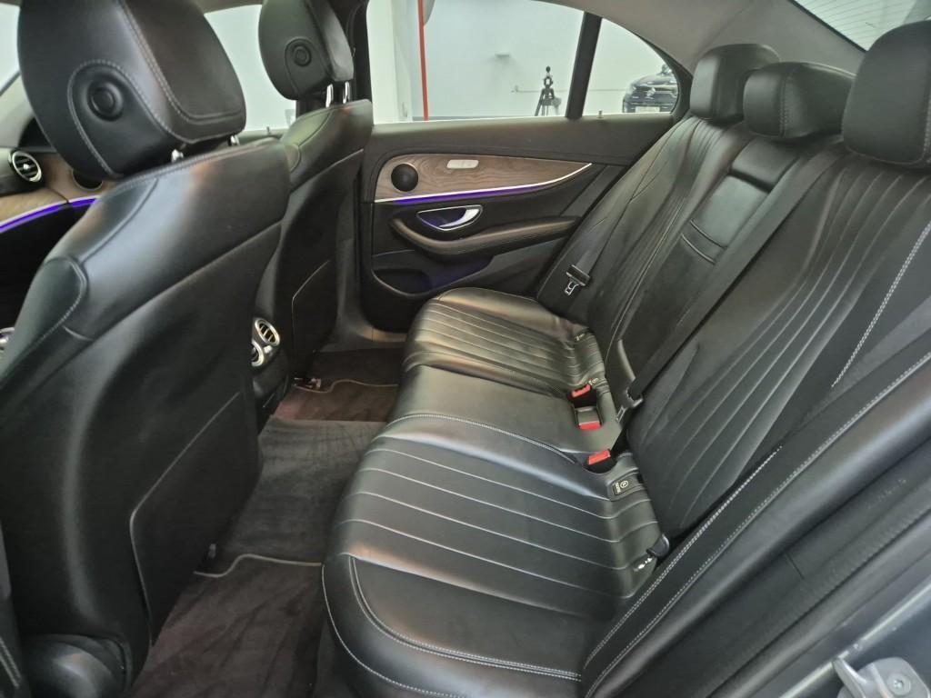 Mercedes Benz E class - Vista 12