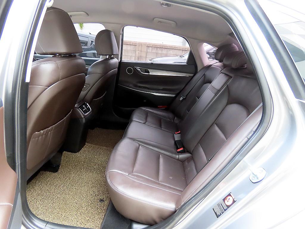 HYUNDAI Grandeur - Vista 6