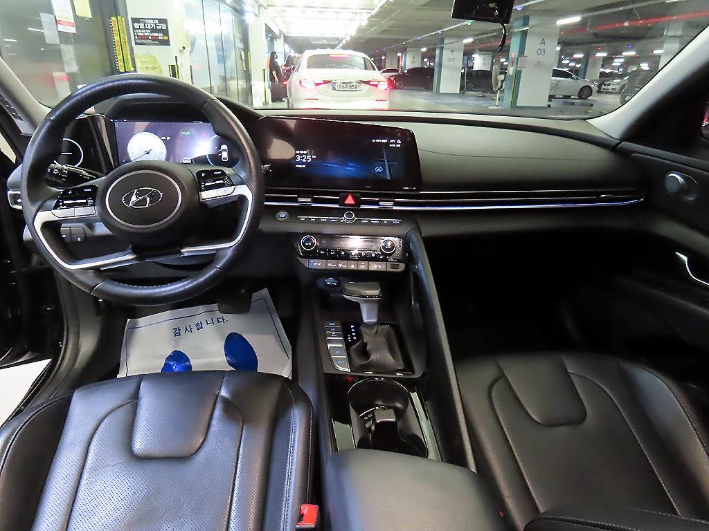 HYUNDAI Avante - Vista 10