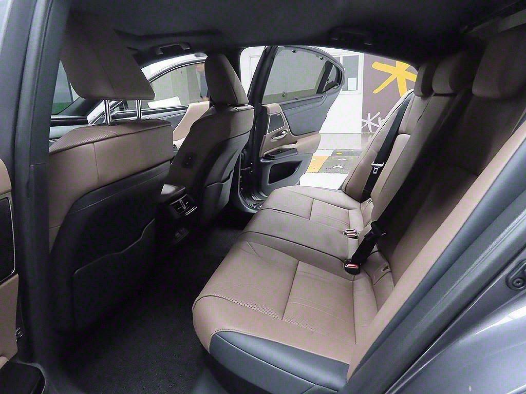Lexus ES - Vista 3