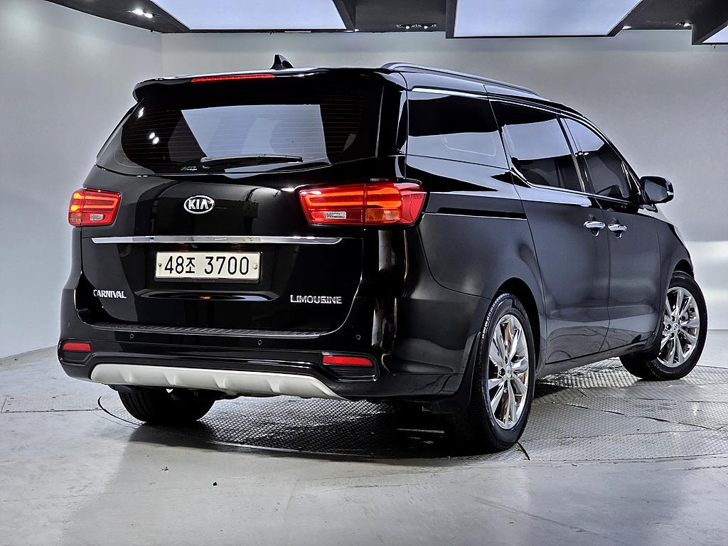 KIA Carnival - Vista 4