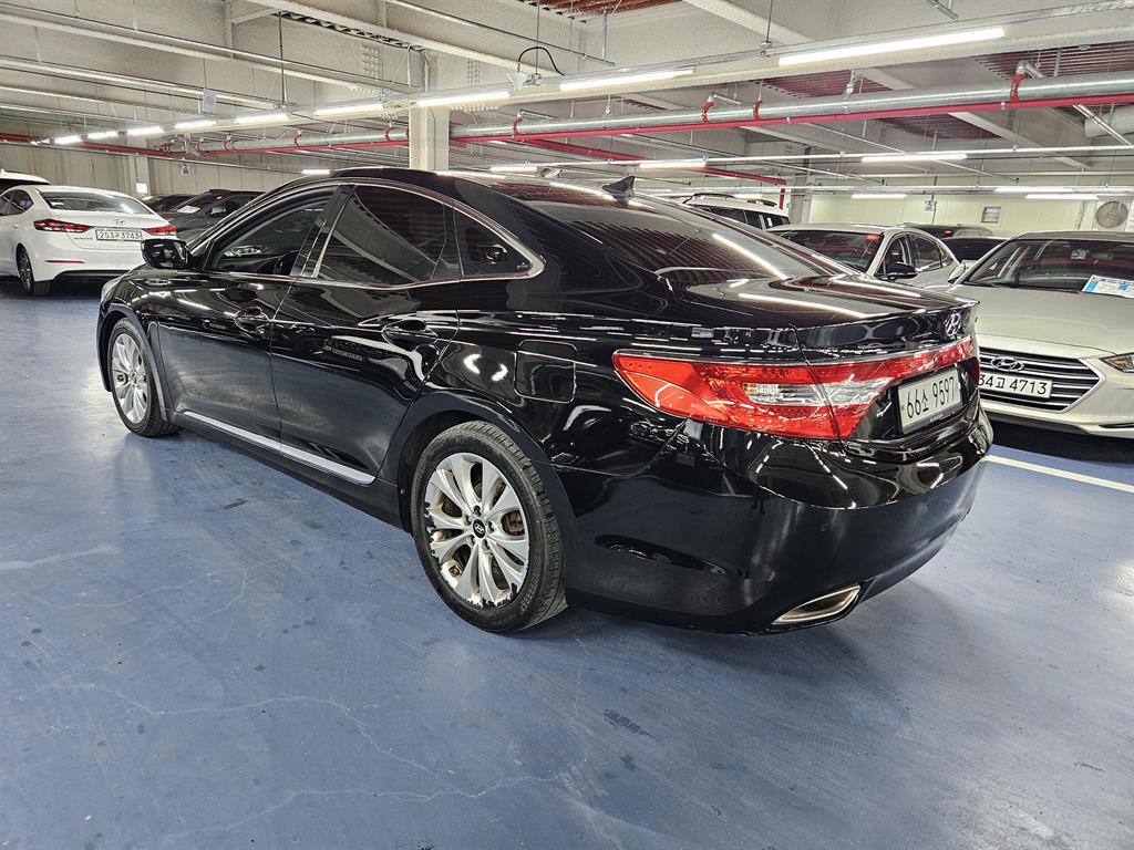 HYUNDAI Grandeur - Vista 3