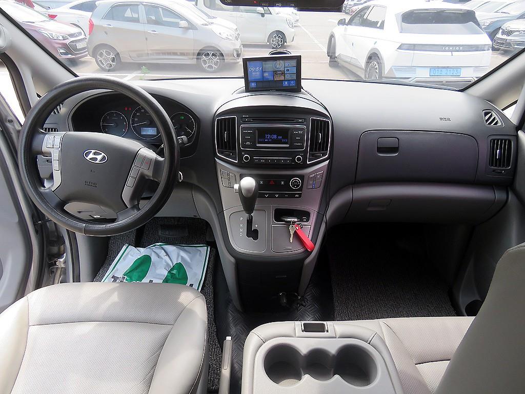 HYUNDAI Starex - Vista 8