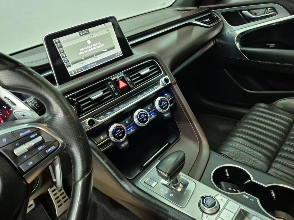 Genesis G70 - Vista 10