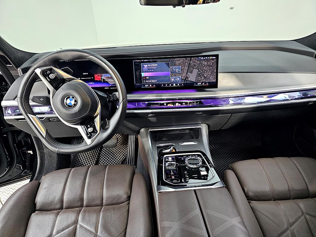 BMW 7 Series - Vista 5