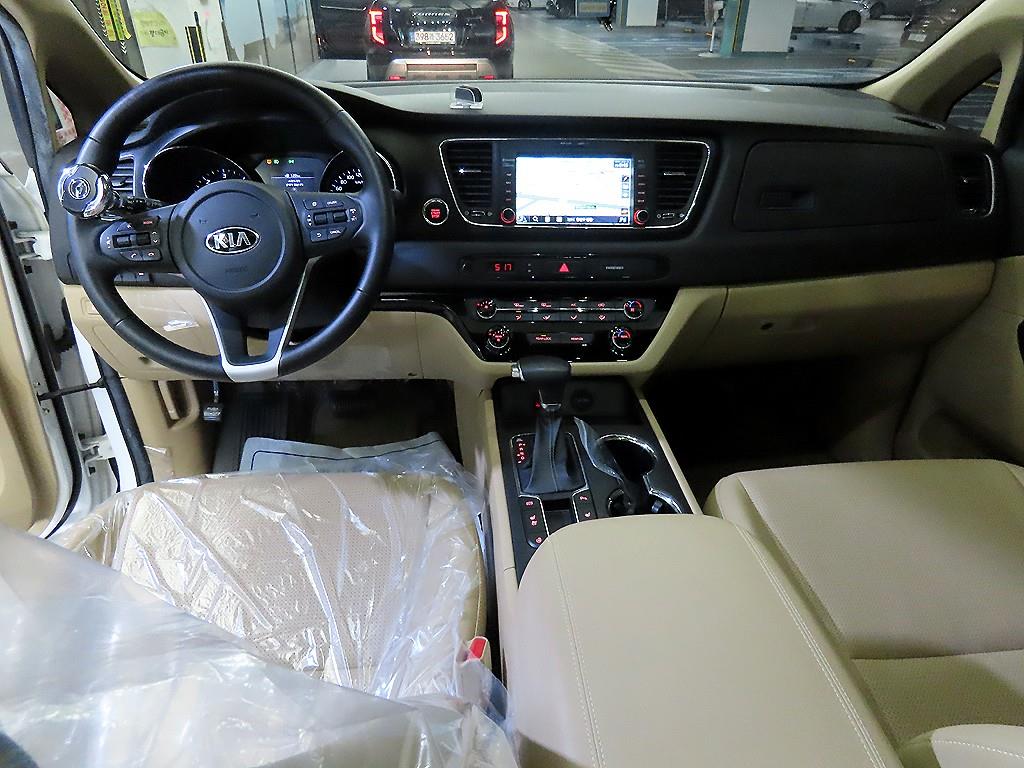 KIA Carnival - Vista 10