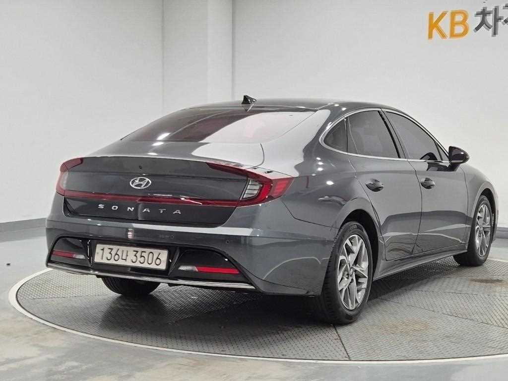 HYUNDAI Sonata - Vista 3