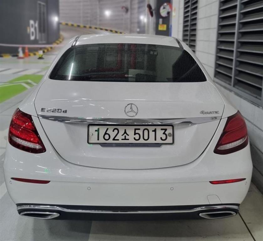 Mercedes Benz E class - Vista 3