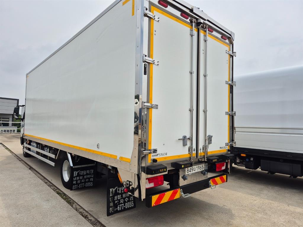 medium and large cargo truck - Vista 3