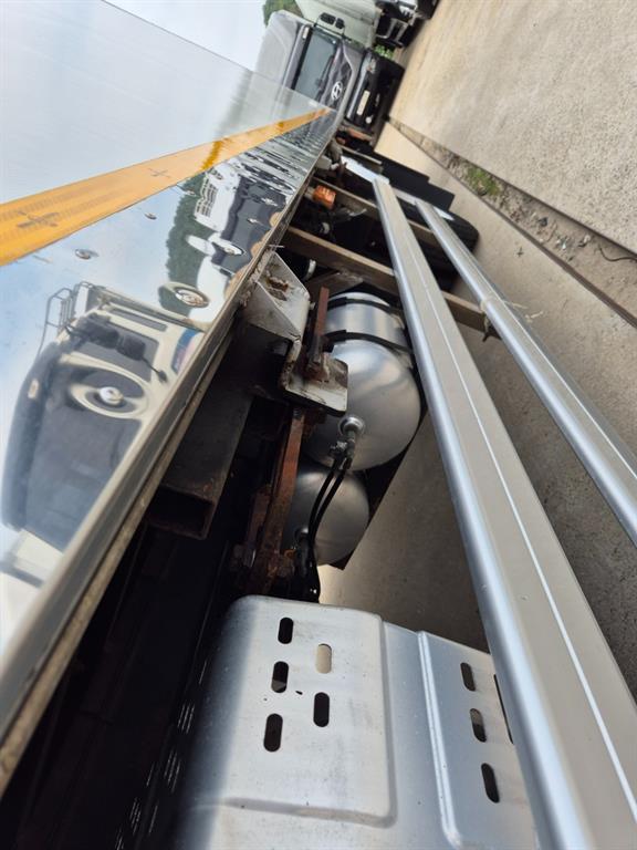 medium and large cargo truck - Vista 7