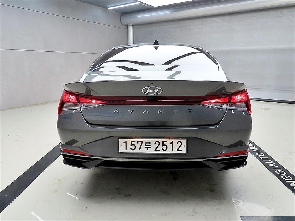 HYUNDAI Avante - Vista 3
