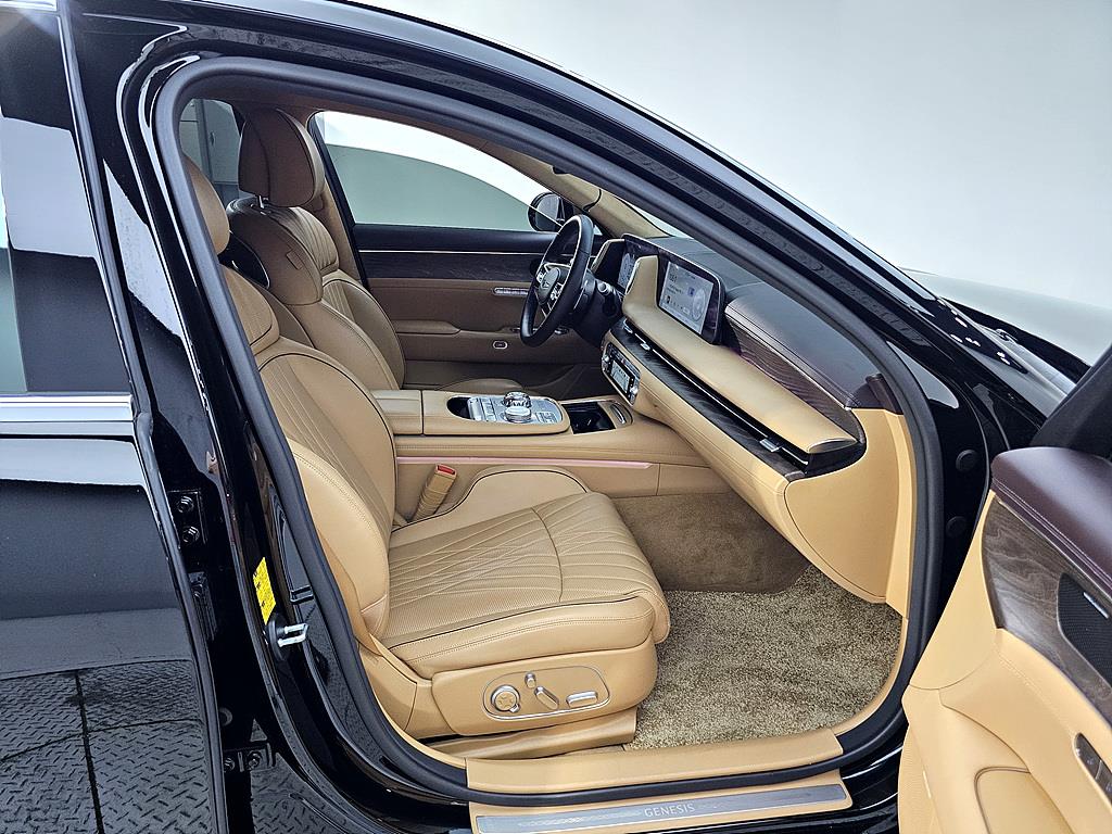 Genesis G90 - Vista 10