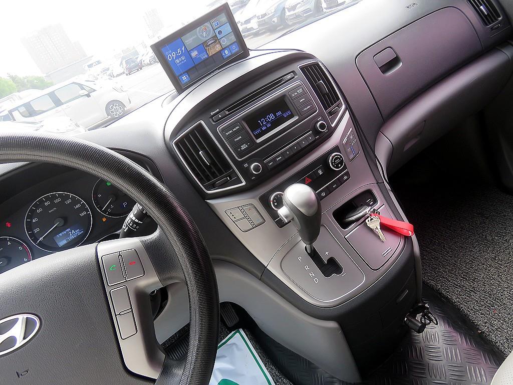 HYUNDAI Starex - Vista 10