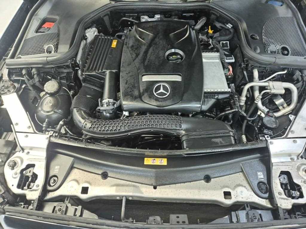 Mercedes Benz E class - Vista 5
