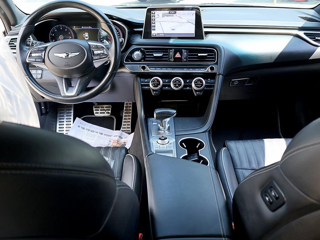 Genesis G70 - Vista 9
