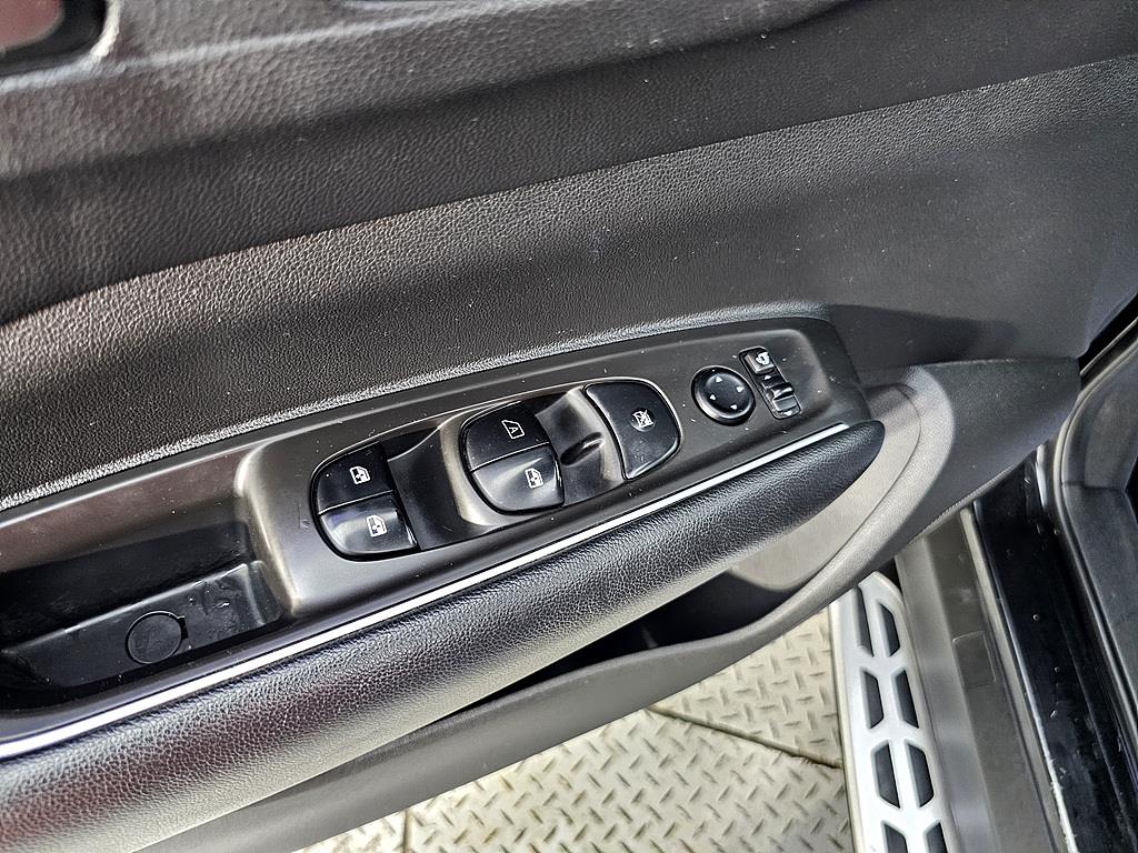 SAMSUNG QM6 - Vista 12