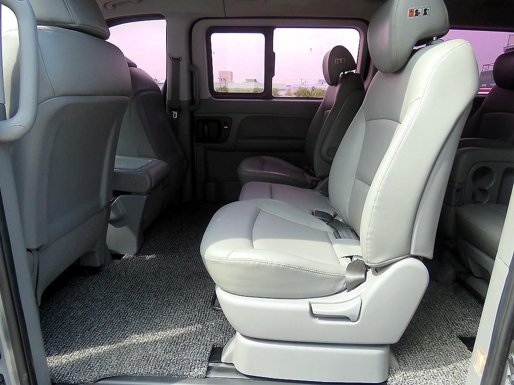 HYUNDAI Starex - Vista 7