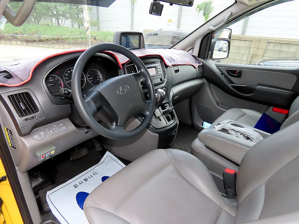 HYUNDAI Starex - Vista 7