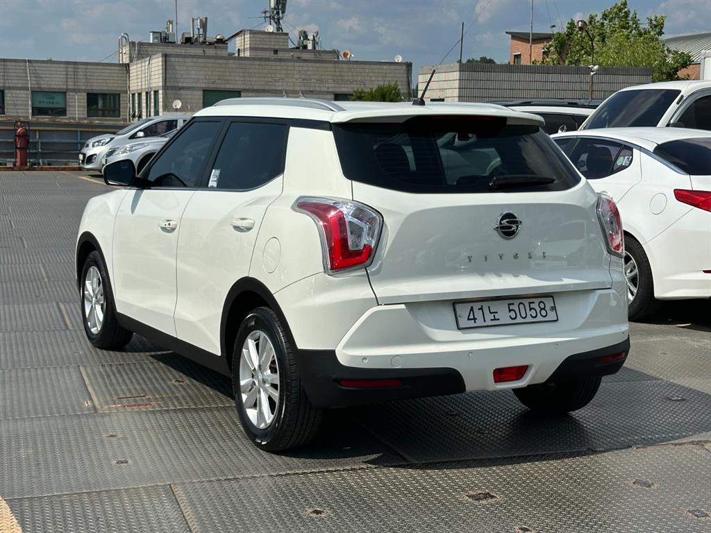 Ssangyong Tivoli - Vista 6