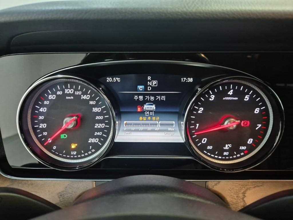 Mercedes Benz E class - Vista 6